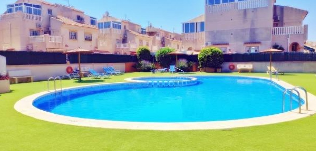 Herverkoop - duplex -
Torrevieja - El limonar
