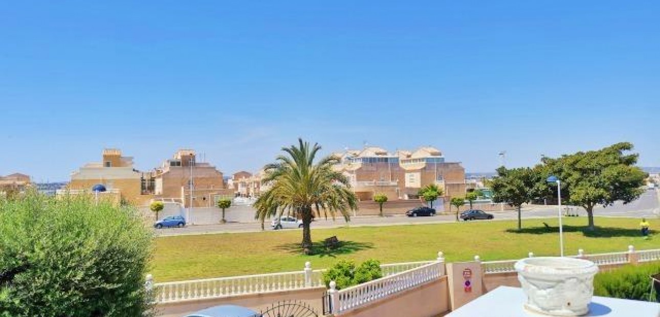 Herverkoop - duplex -
Torrevieja - El limonar