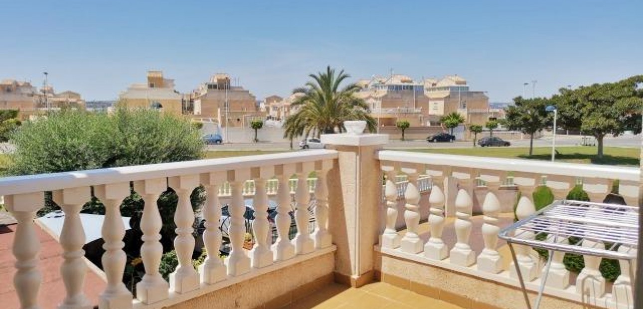 Herverkoop - duplex -
Torrevieja - El limonar