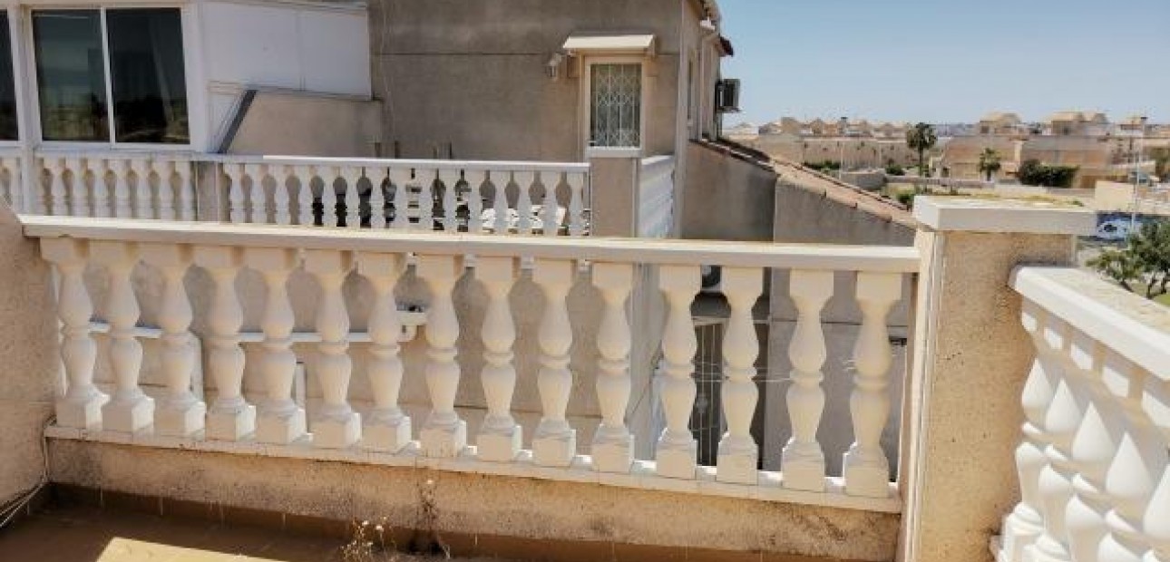 Herverkoop - duplex -
Torrevieja - El limonar