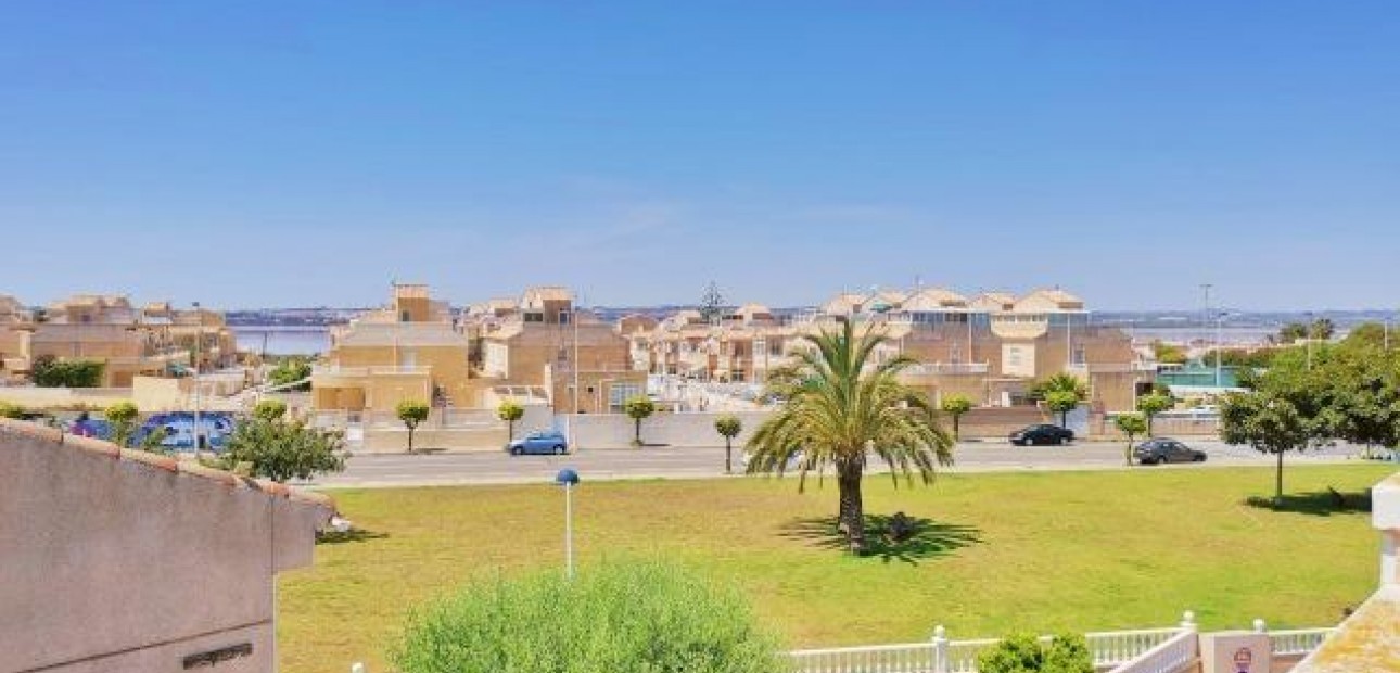 Herverkoop - duplex -
Torrevieja - El limonar