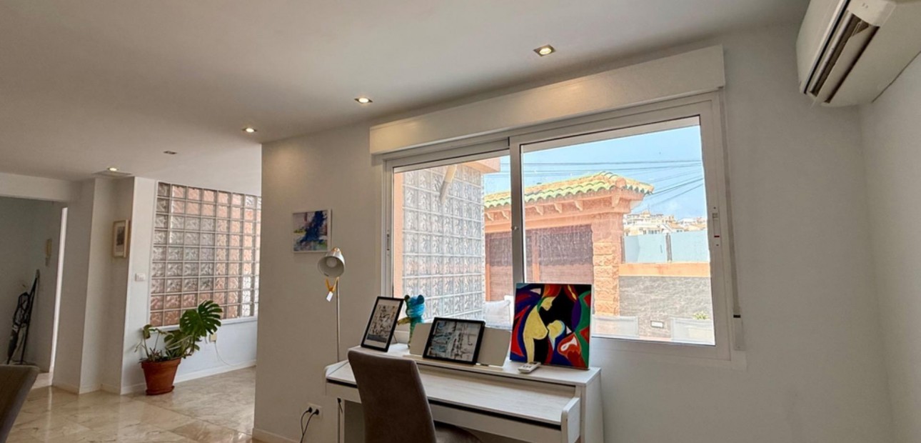 Sale - Villa -
Torrevieja - Playa del cura