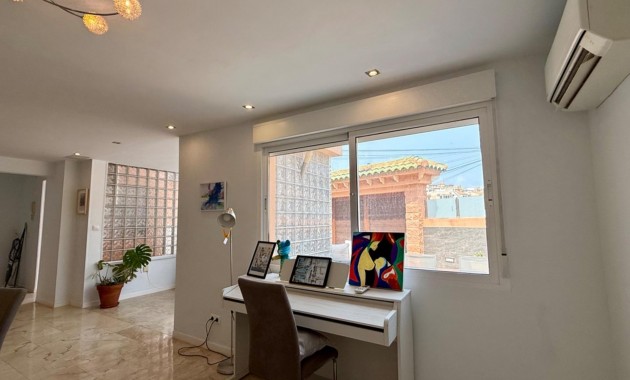 Sale - Villa -
Torrevieja - Playa del cura