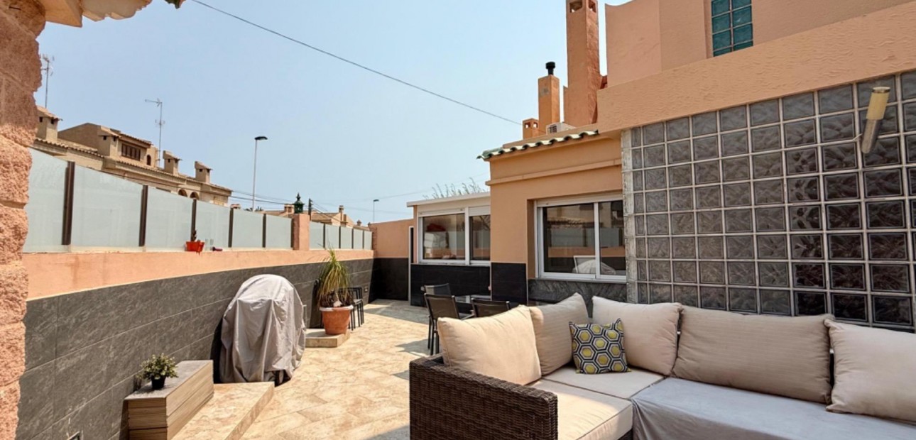 Sale - Villa -
Torrevieja - Playa del cura