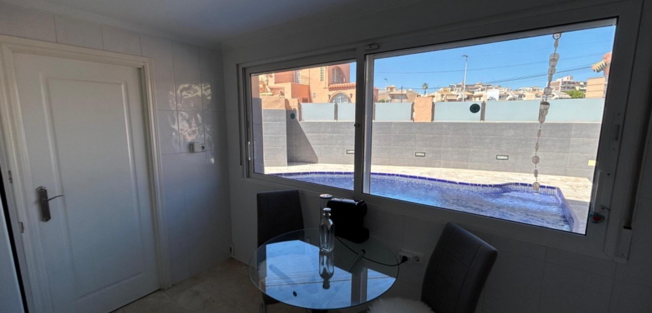 Sale - Villa -
Torrevieja - Playa del cura