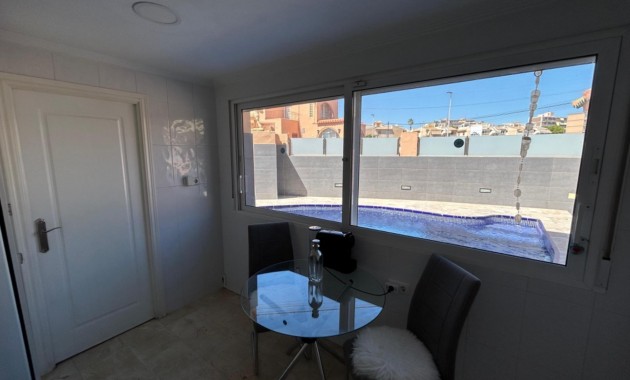 Sale - Villa -
Torrevieja - Playa del cura