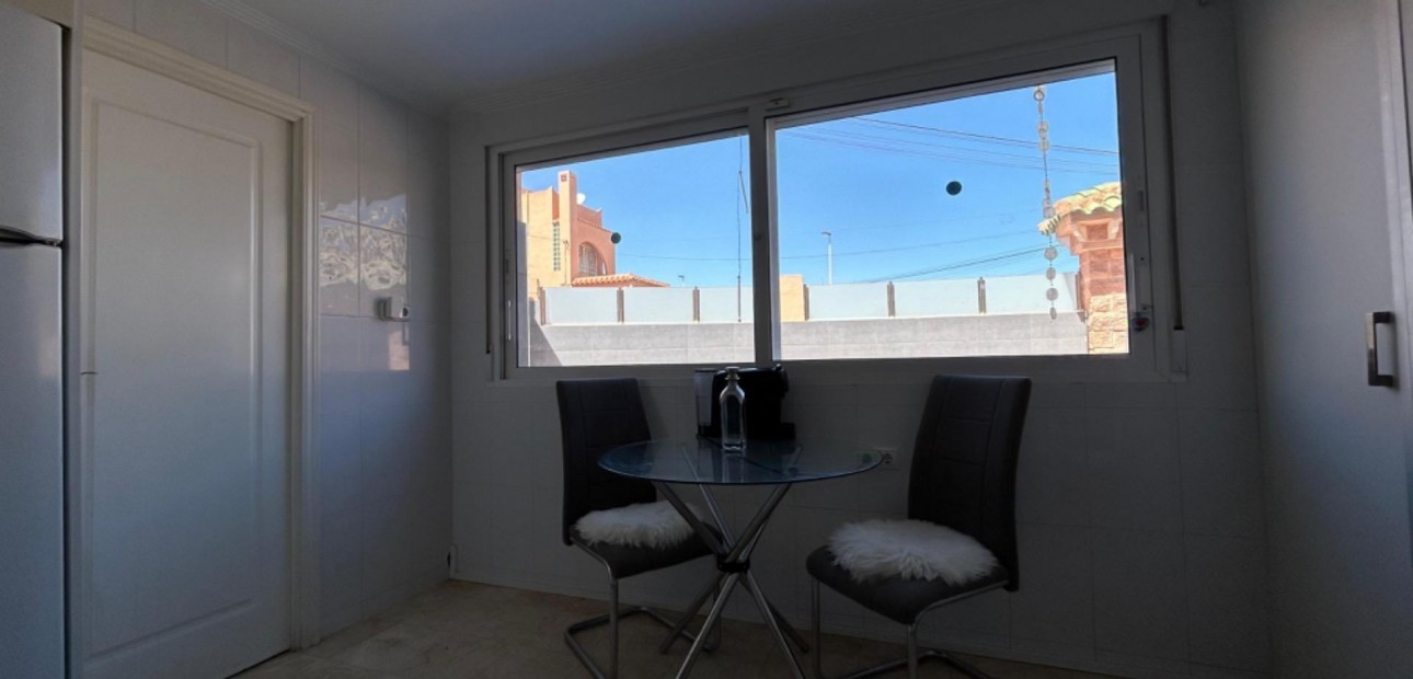 Sale - Villa -
Torrevieja - Playa del cura