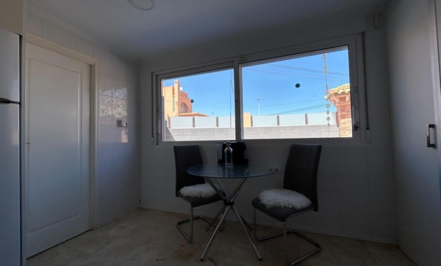 Sale - Villa -
Torrevieja - Playa del cura