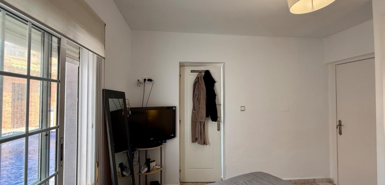 Sale - Villa -
Torrevieja - Playa del cura