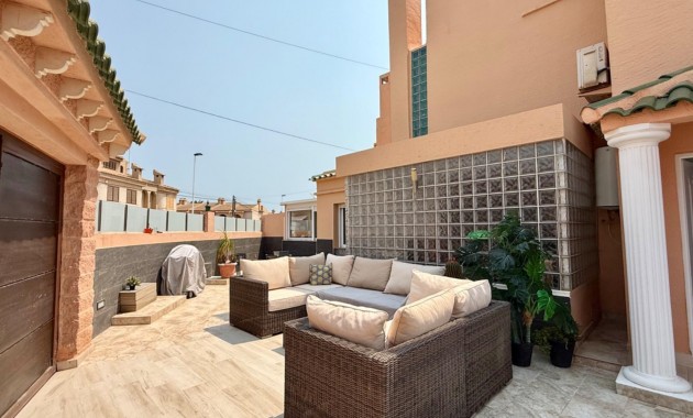 Sale - Villa -
Torrevieja - Playa del cura