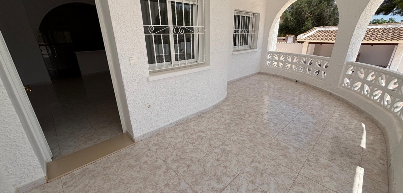 Herverkoop - Villa -
Ciudad quesada - Costa blanca sur