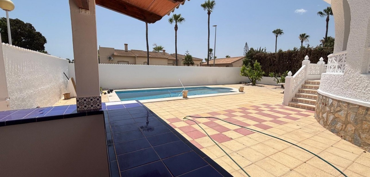 Herverkoop - Villa -
Ciudad quesada - Costa blanca sur
