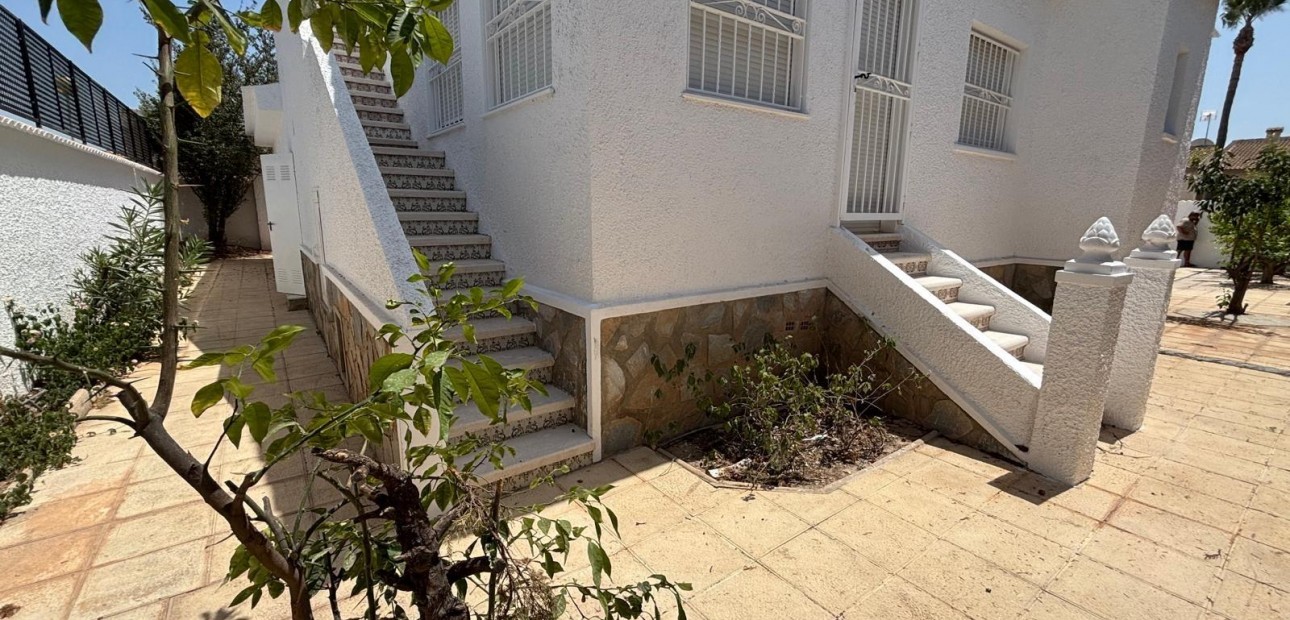 Herverkoop - Villa -
Ciudad quesada - Costa blanca sur