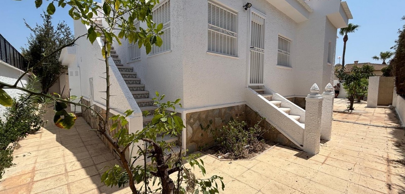 Herverkoop - Villa -
Ciudad quesada - Costa blanca sur