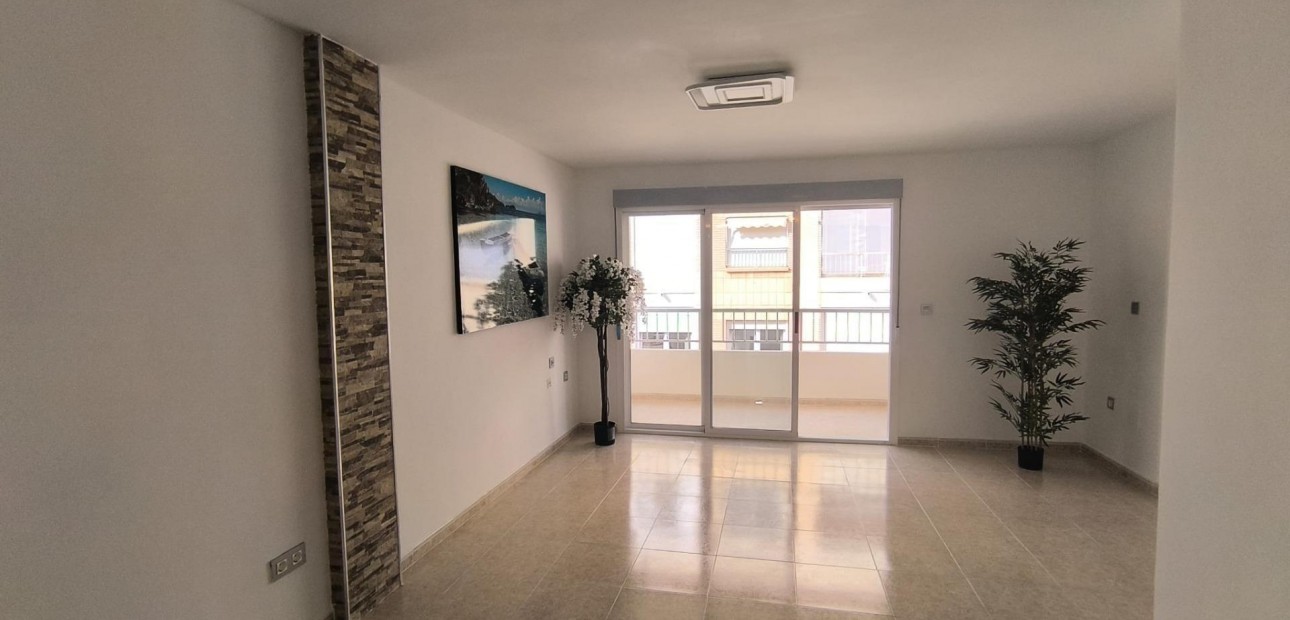 Sale - Apartment / flat -
Torrevieja - Playa del cura
