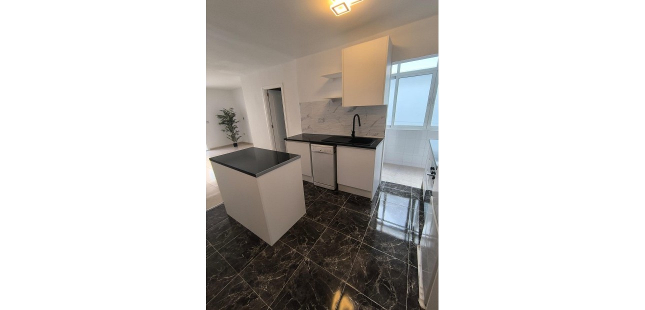 Sale - Apartment / flat -
Torrevieja - Playa del cura