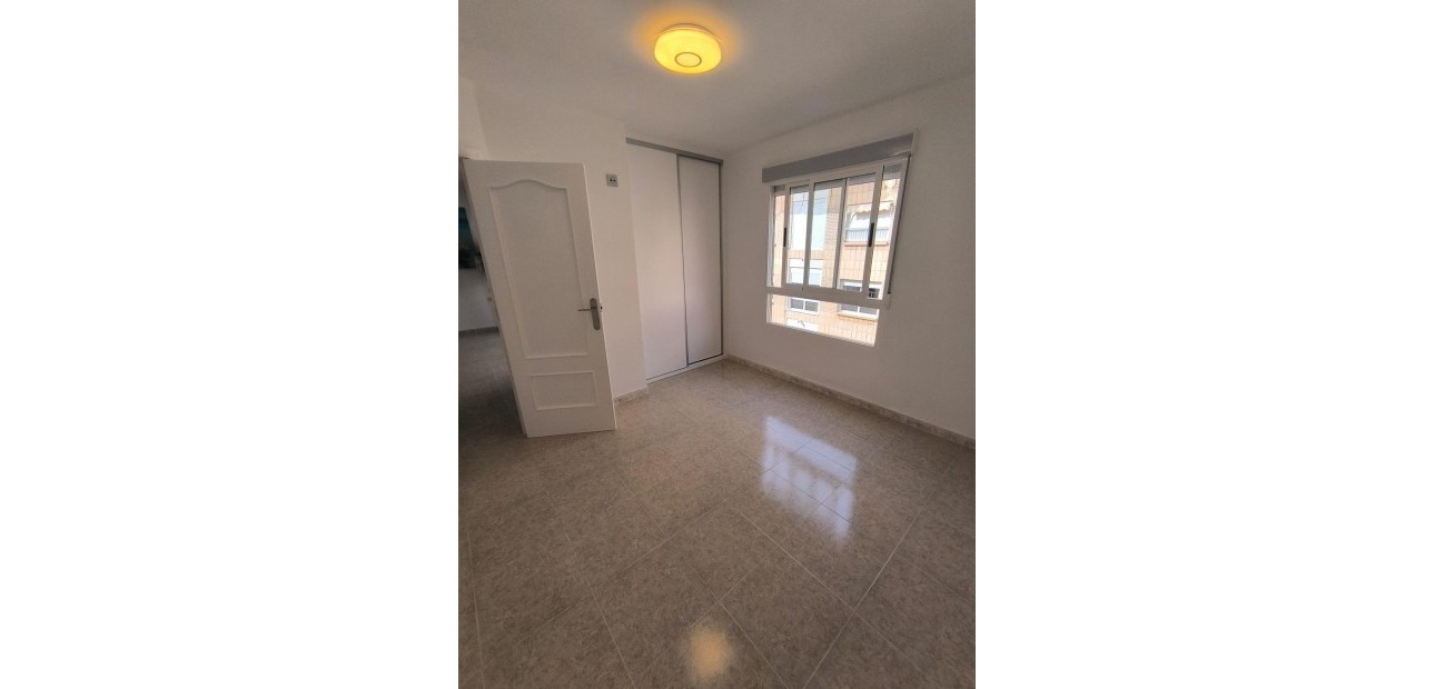 Sale - Apartment / flat -
Torrevieja - Playa del cura