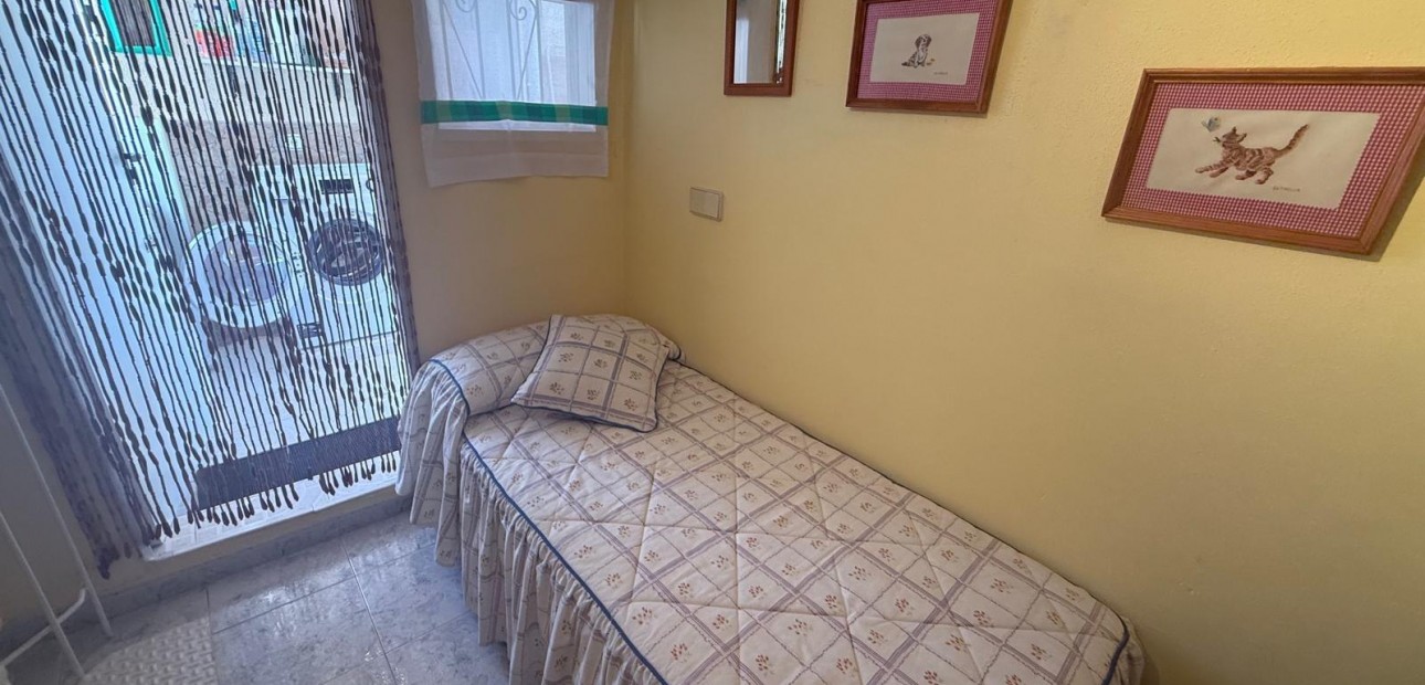 Herverkoop - Bungalow -
Orihuela Costa - Playa Flamenca