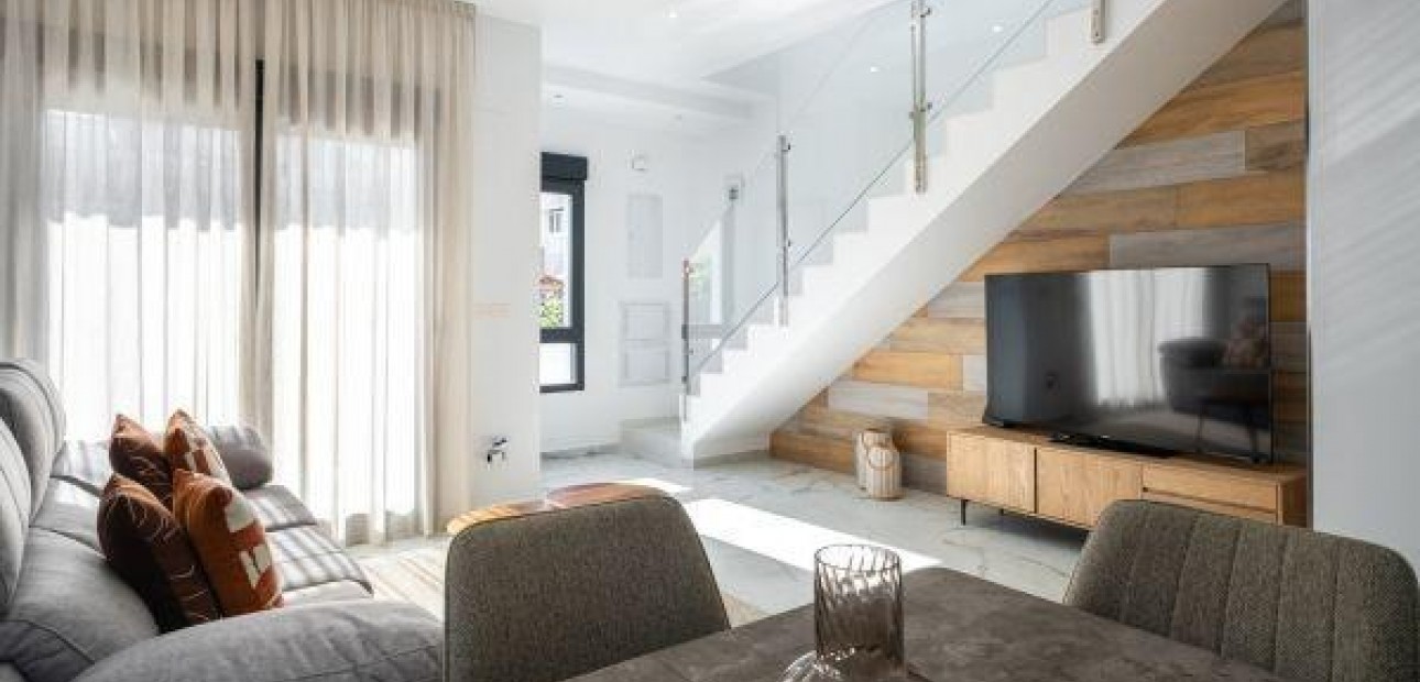 Sale - Villa -
Torrevieja - El limonar