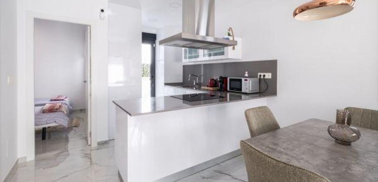 Sale - Villa -
Torrevieja - El limonar