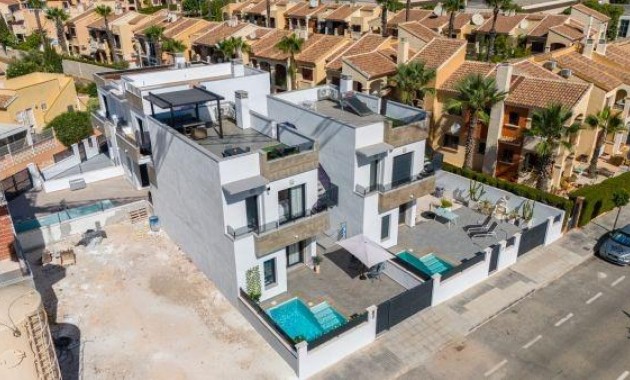 Sale - Villa -
Torrevieja - El limonar