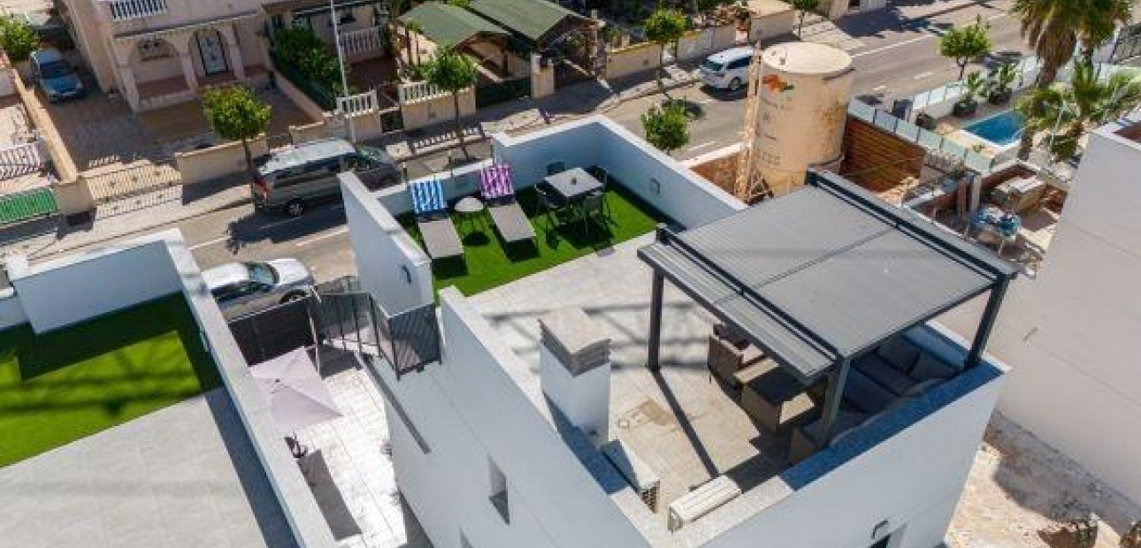 Sale - Villa -
Torrevieja - El limonar