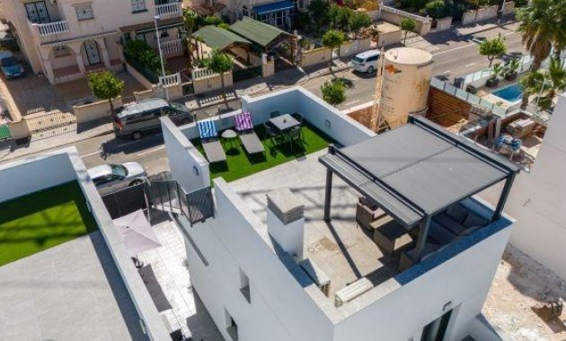 Sale - Villa -
Torrevieja - El limonar