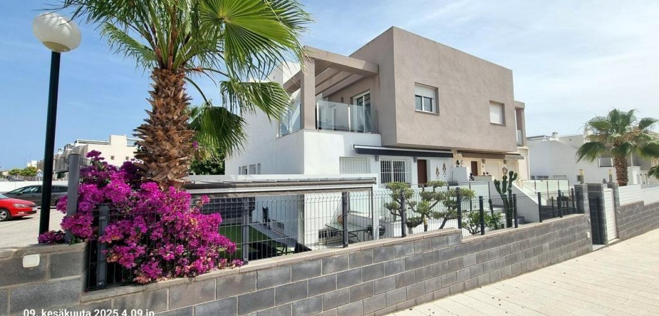 Sale - Villa -
Torrevieja - Aguas Nuevas