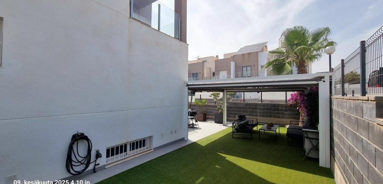 Sale - Villa -
Torrevieja - Aguas Nuevas