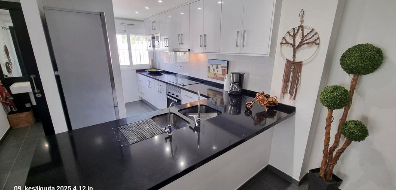 Sale - Villa -
Torrevieja - Aguas Nuevas