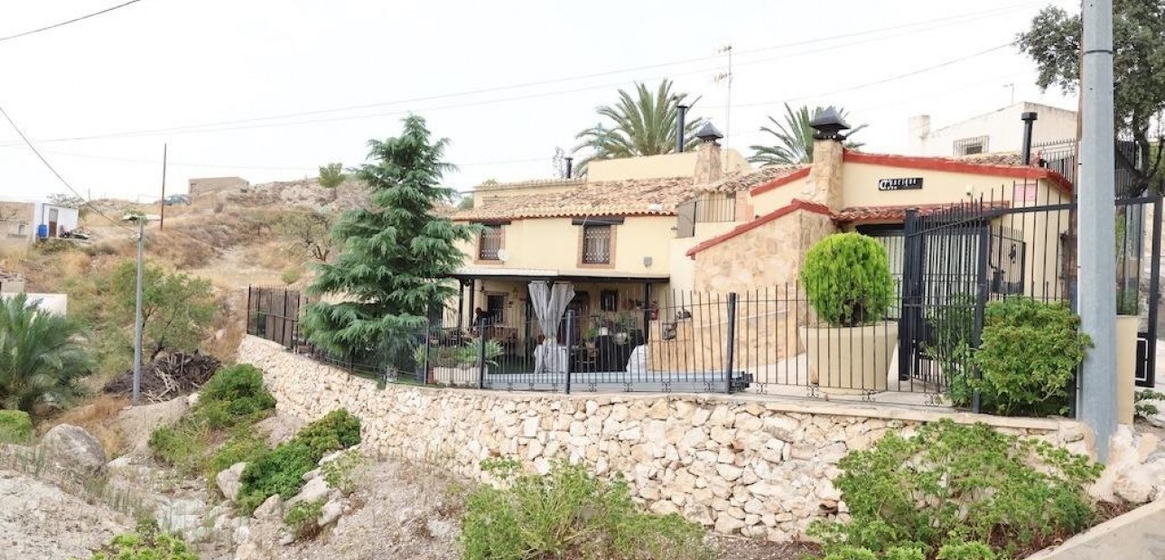 Herverkoop - House -
Fortuna - La garapacha