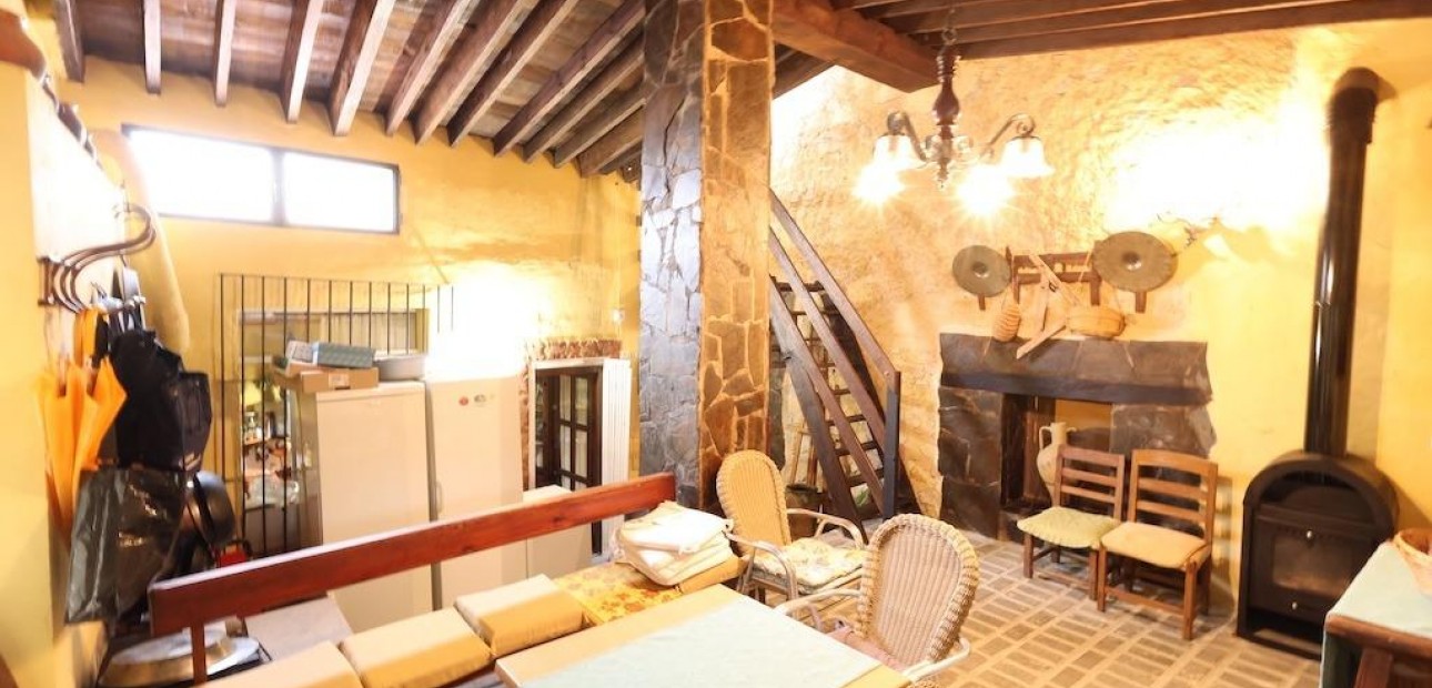 Herverkoop - House -
Fortuna - La garapacha