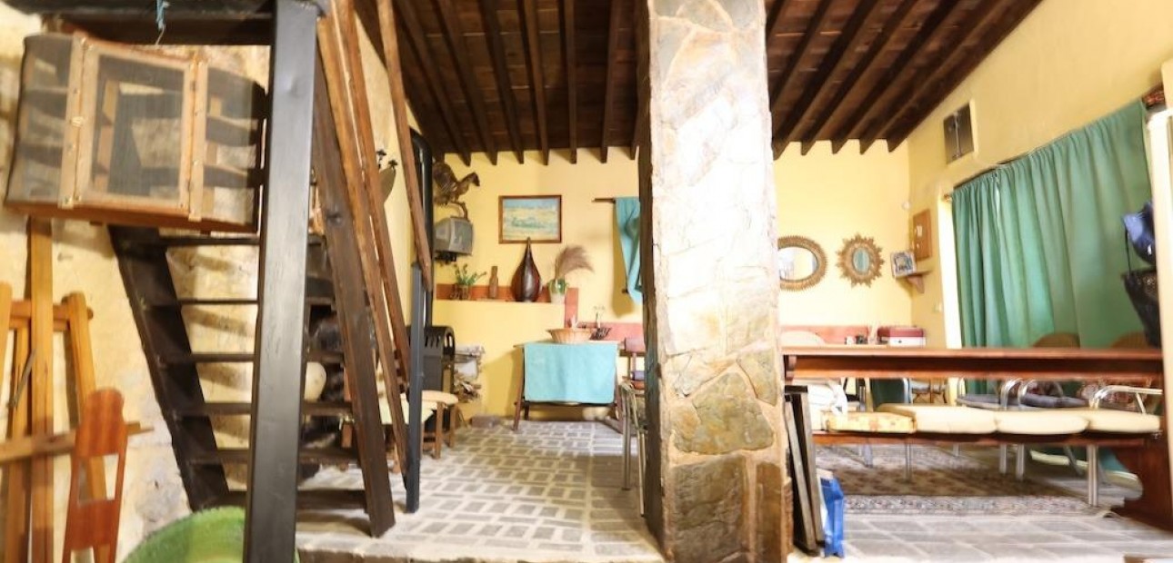 Herverkoop - House -
Fortuna - La garapacha