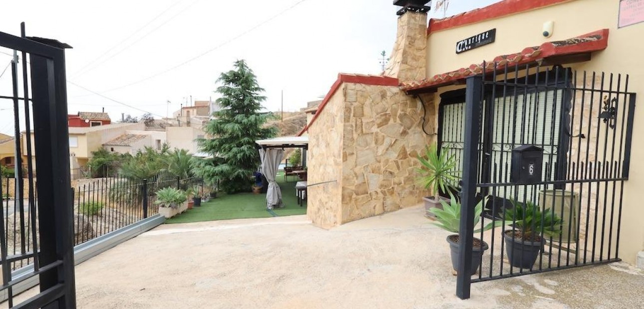 Herverkoop - House -
Fortuna - La garapacha