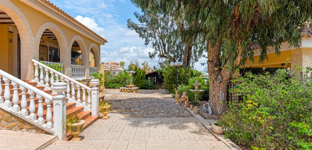 Herverkoop - Villa -
Jacarilla