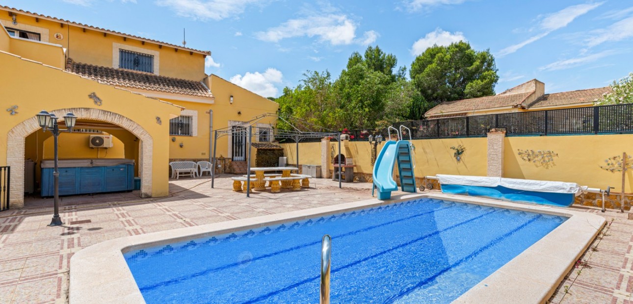 Herverkoop - Villa -
Jacarilla