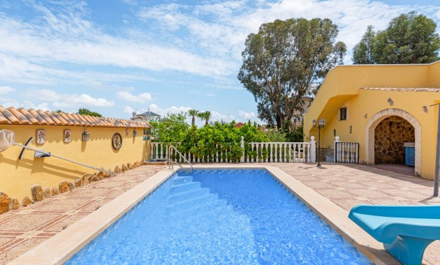 Herverkoop - Villa -
Jacarilla