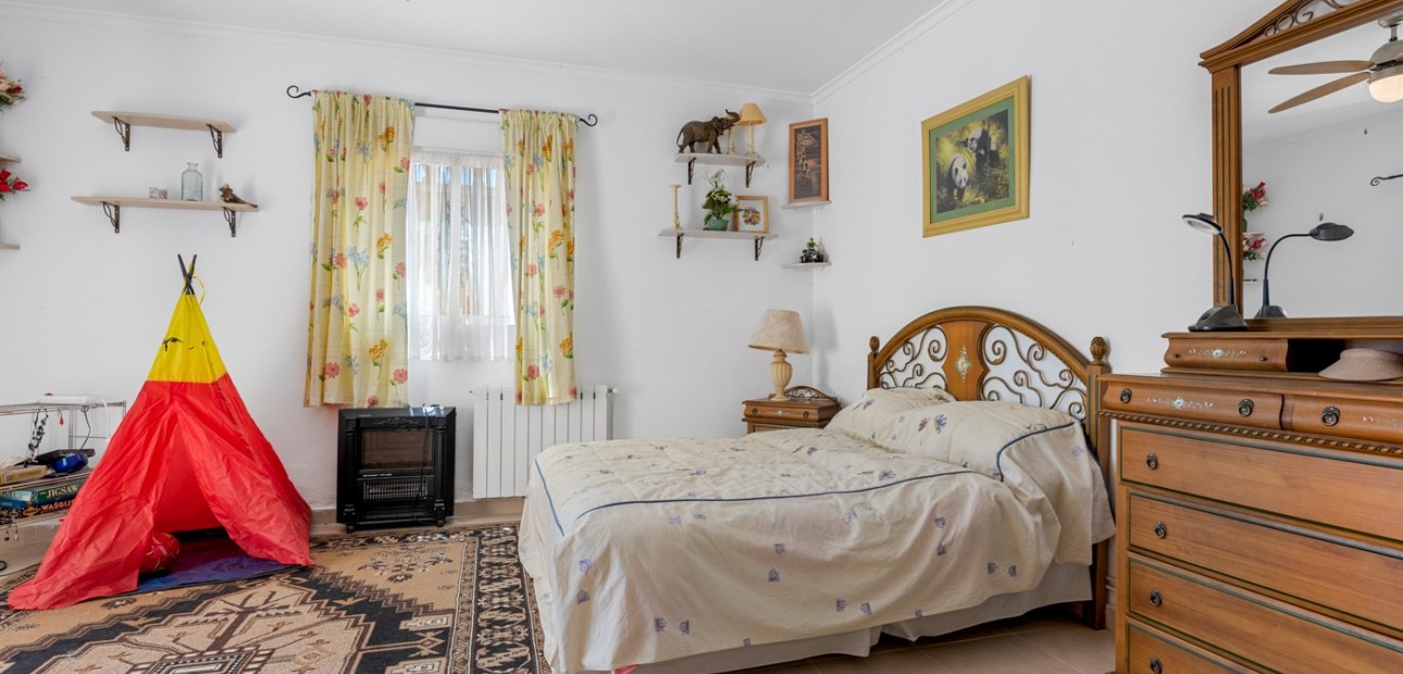 Herverkoop - Villa -
Jacarilla