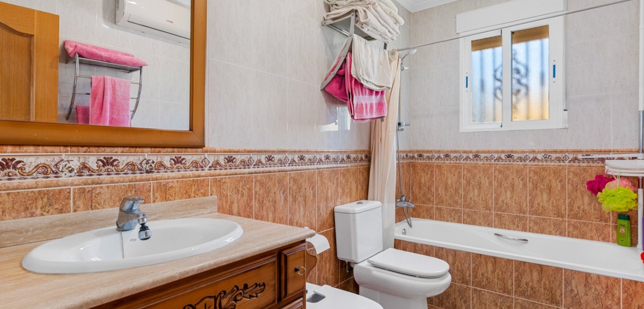 Herverkoop - Villa -
Jacarilla