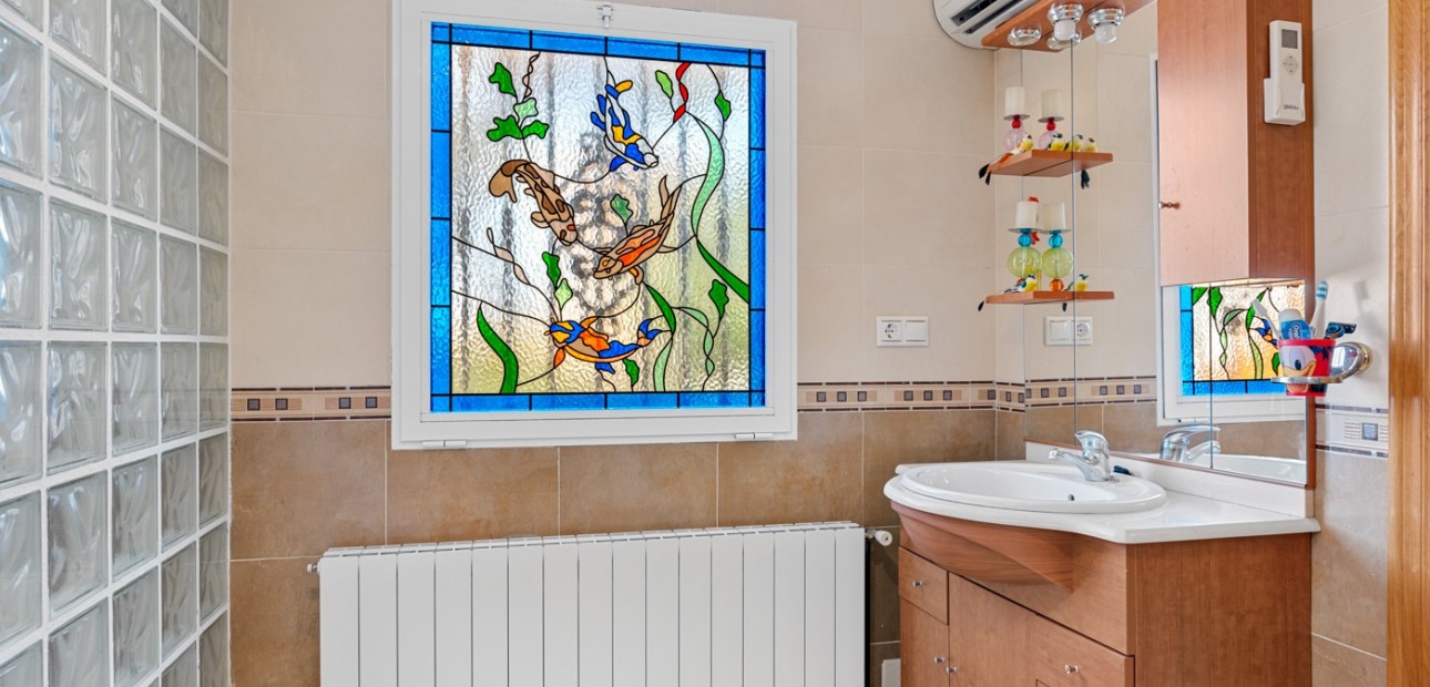 Herverkoop - Villa -
Jacarilla