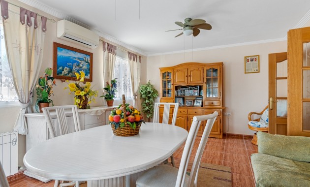 Herverkoop - Villa -
Jacarilla