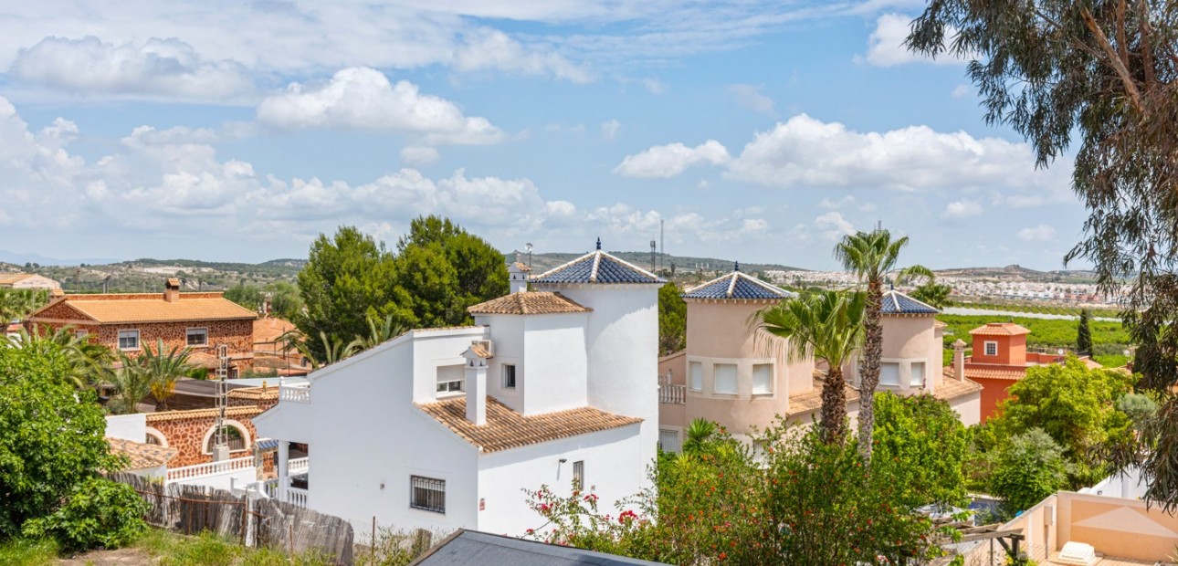 Herverkoop - Villa -
Jacarilla