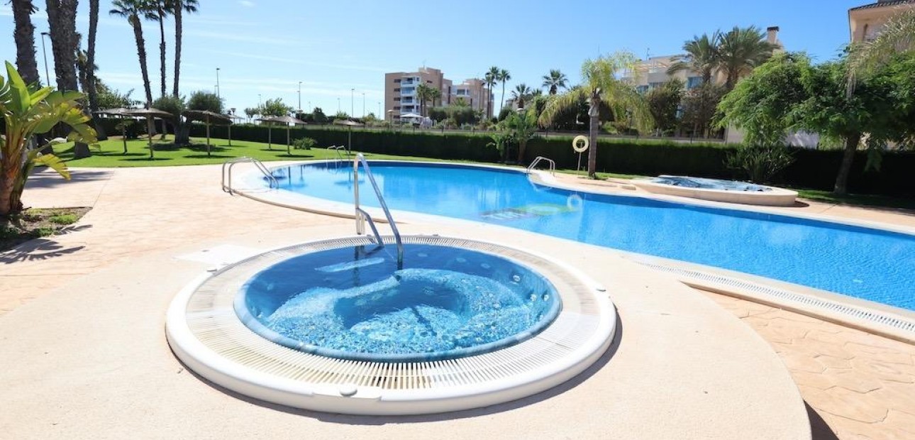 Herverkoop - Penthouse -
Pilar de la Horadada - Pueblo Latino