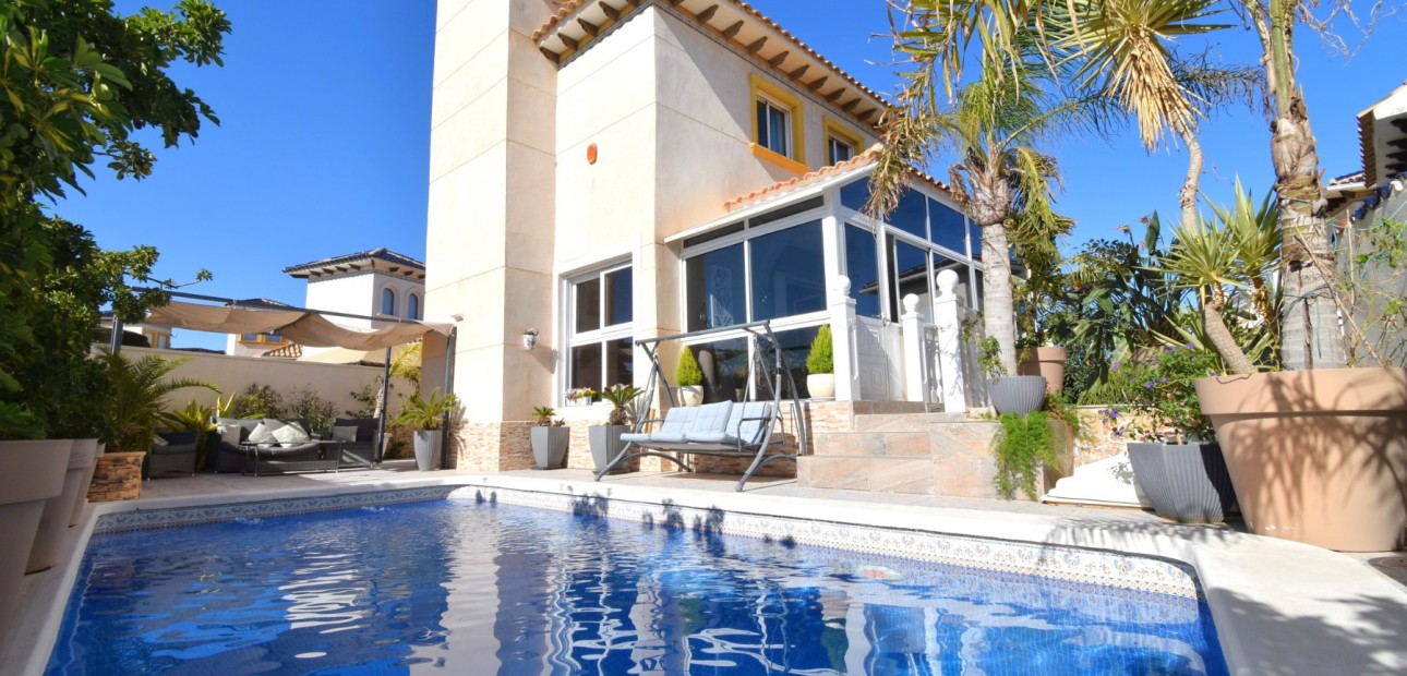 Sale - Detached Villa -
Orihuela Costa - Playa Flamenca