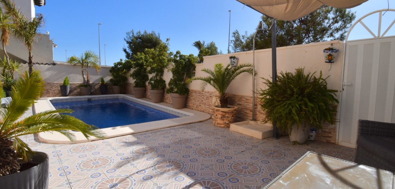 Sale - Detached Villa -
Orihuela Costa - Playa Flamenca