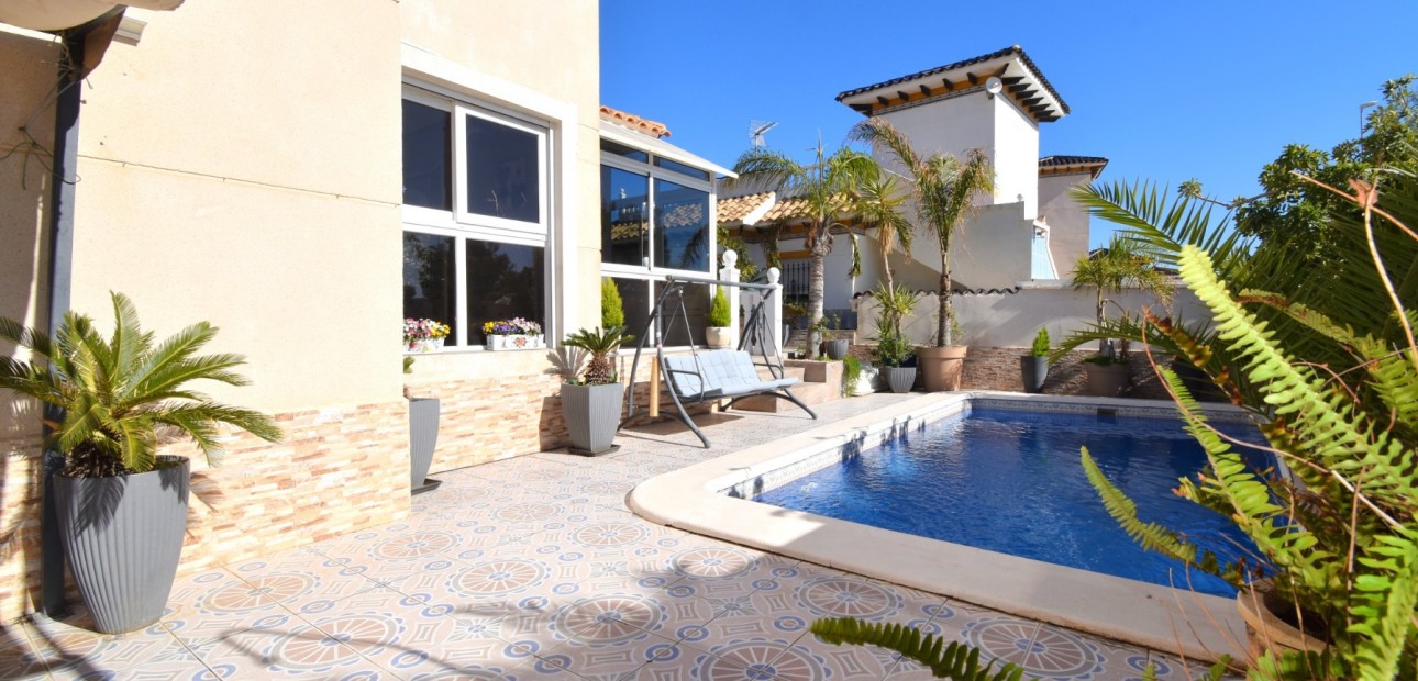 Sale - Detached Villa -
Orihuela Costa - Playa Flamenca