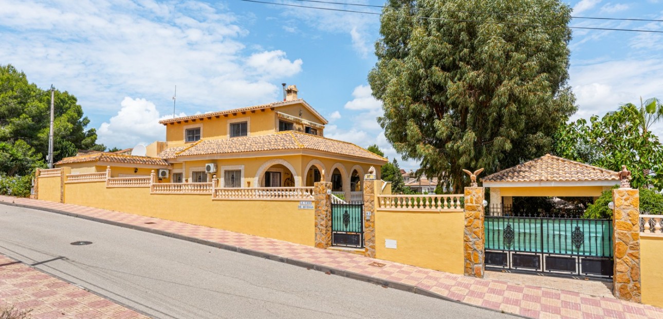 Herverkoop - Villa -
Jacarilla