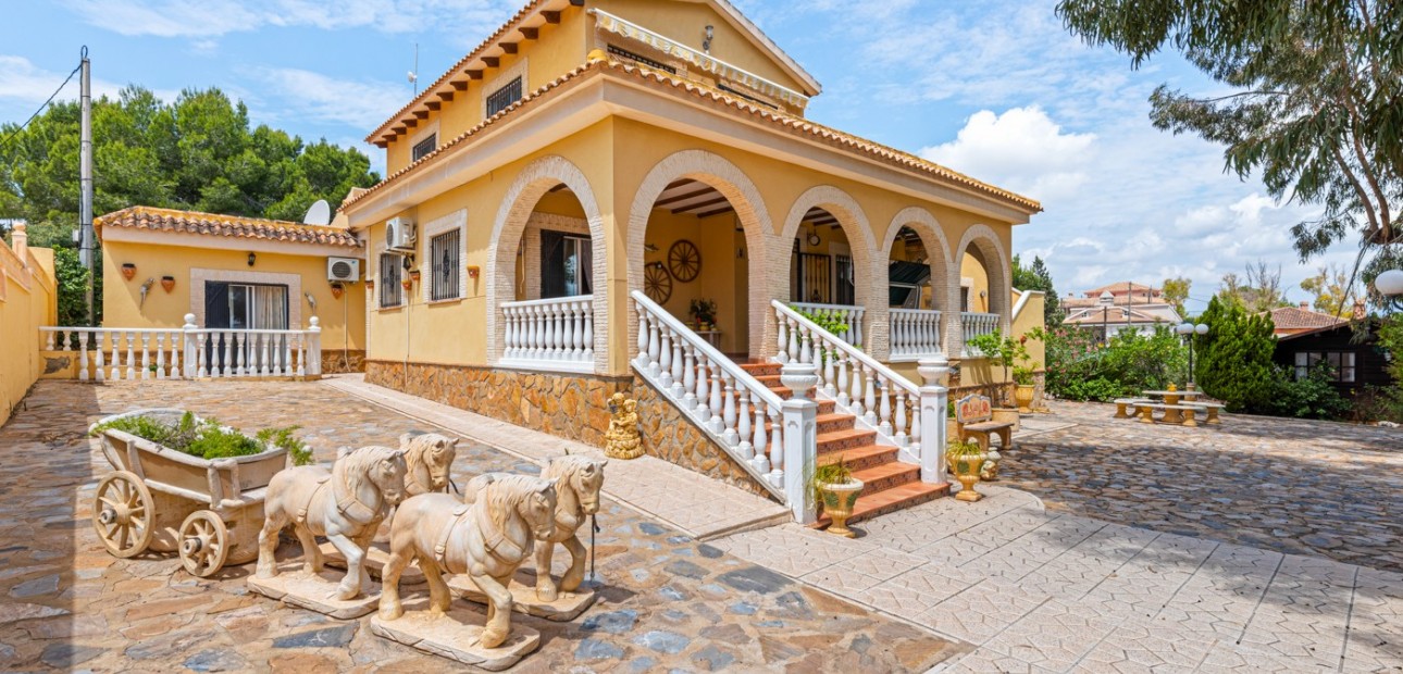 Herverkoop - Villa -
Jacarilla