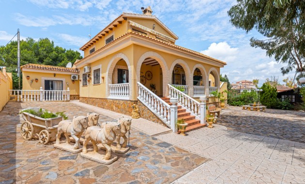 Herverkoop - Villa -
Jacarilla