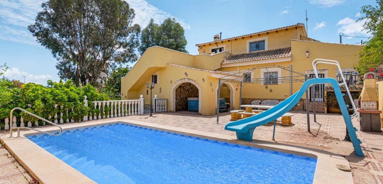 Herverkoop - Villa -
Jacarilla